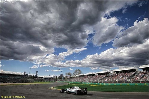 В Mercedes подтвердили ошибку в программе в Мельбурне