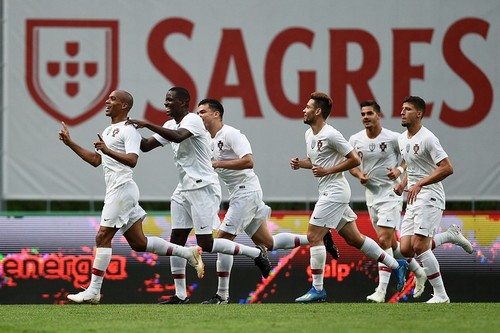 Португалия победила Алжир, забив три сухих мяча