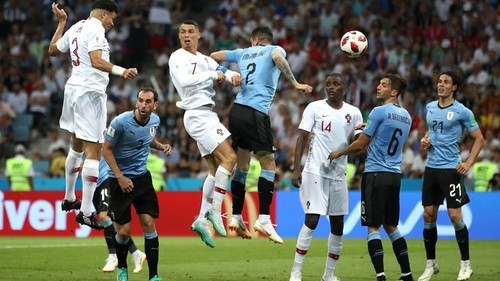 Уругвай и Франция вышли в четвертьфинал ЧМ, Ярмоленко на базе Динамо