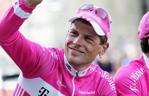 Бывшего чемпиона Тур де Франс поместили в психбольницу